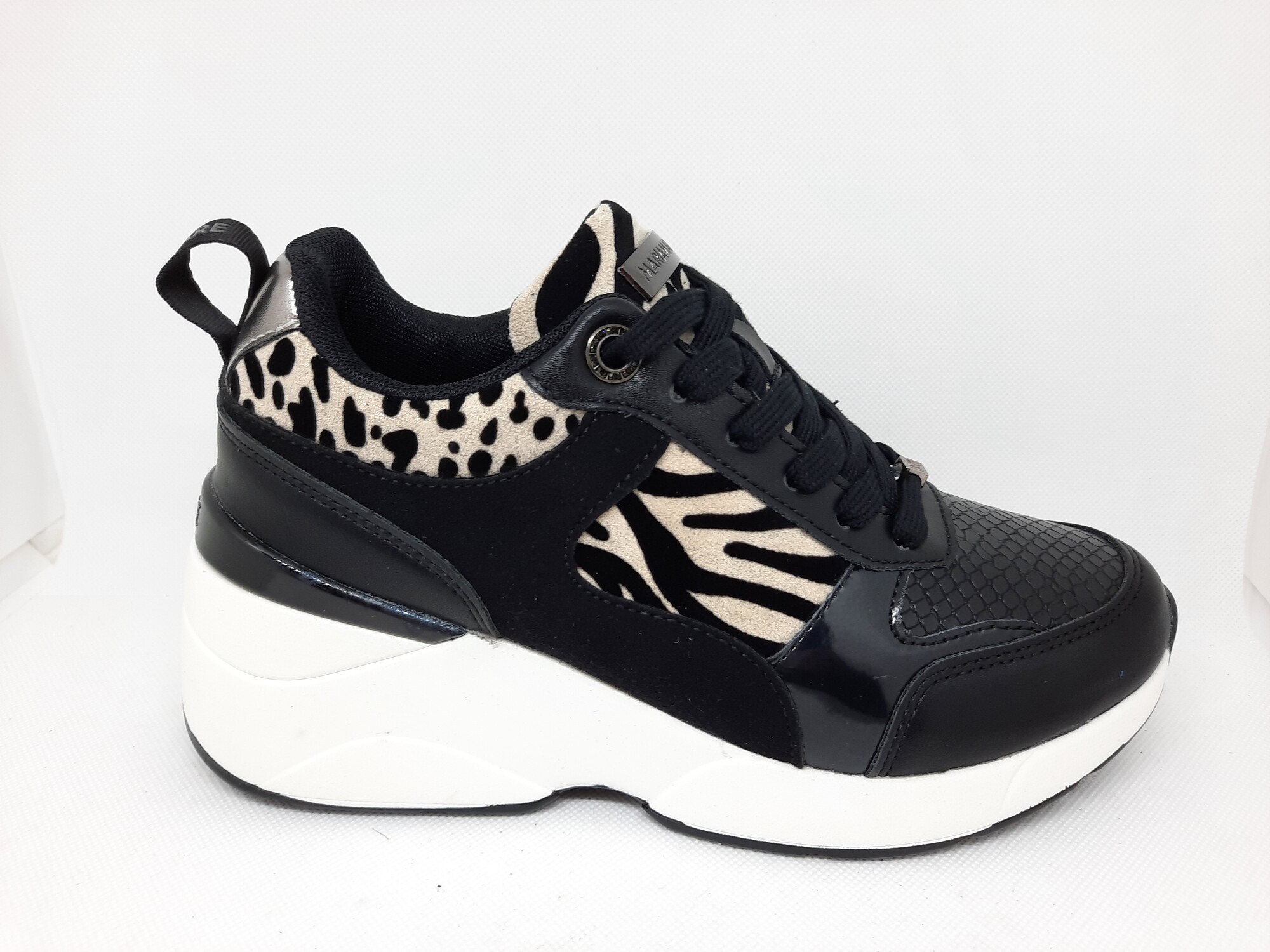 Shoes Sneakers Wedge Sneaker Tamaris Wedge Sneaker black-natural white animal pattern casual look 